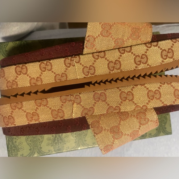 Gucci Wedge Sandals❤️🖤💚Size 39❤️💚the color is a reddish brownish combination - Picture 13 of 16